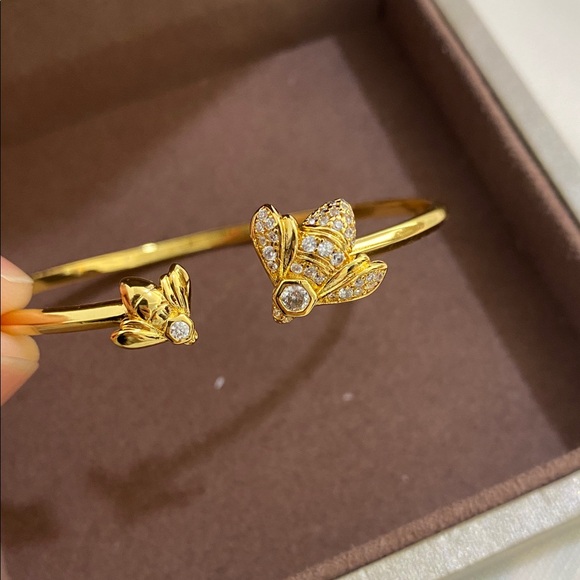 Chaumet Gold And Diamond-Encrusted Bee Bracelet - Picture 3 of 7